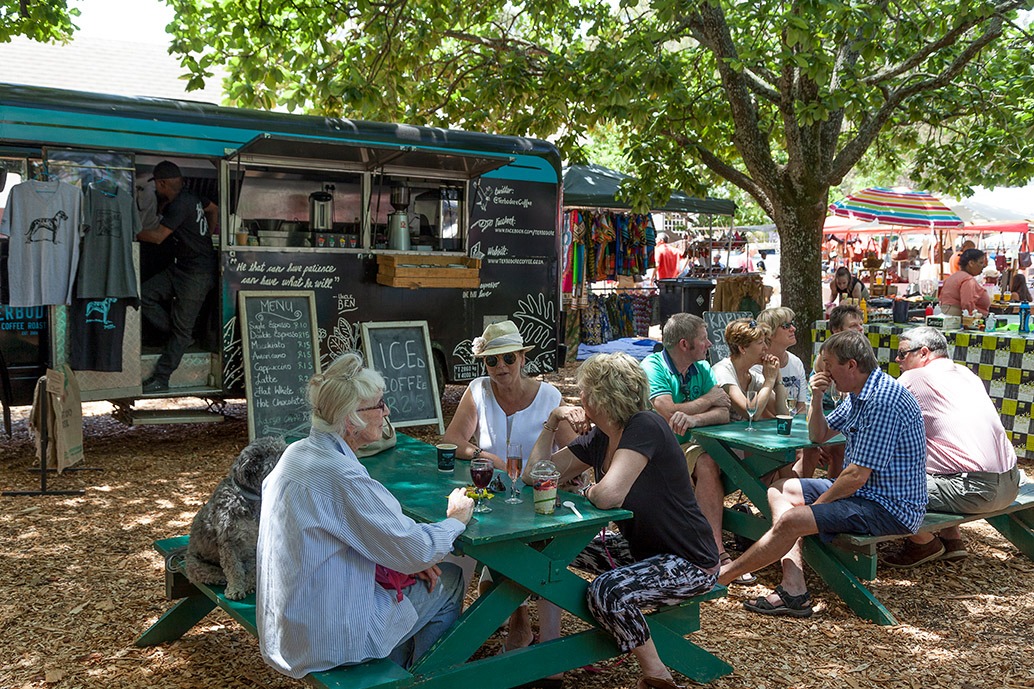 Porträtfotografie im Garten Südafrikas mit authentischer Stimmung und Weitblick