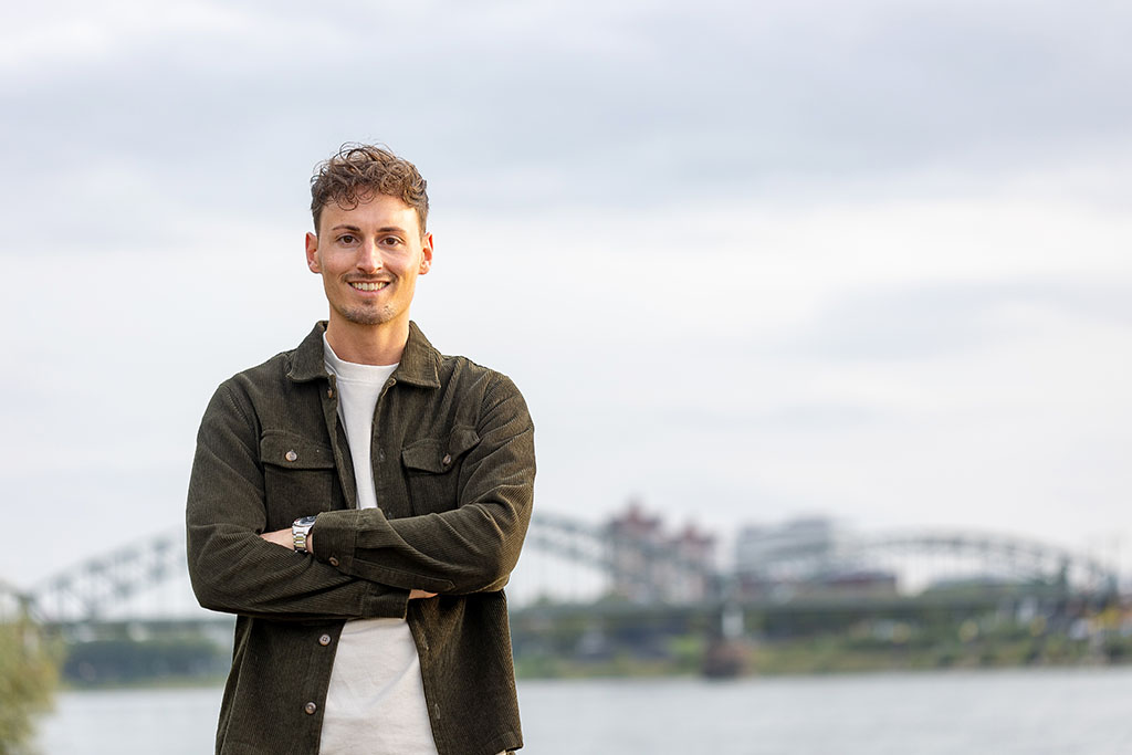 Nahaufnahme eines Models mit ausdrucksstarken Augen – professionelles Porträtshooting.