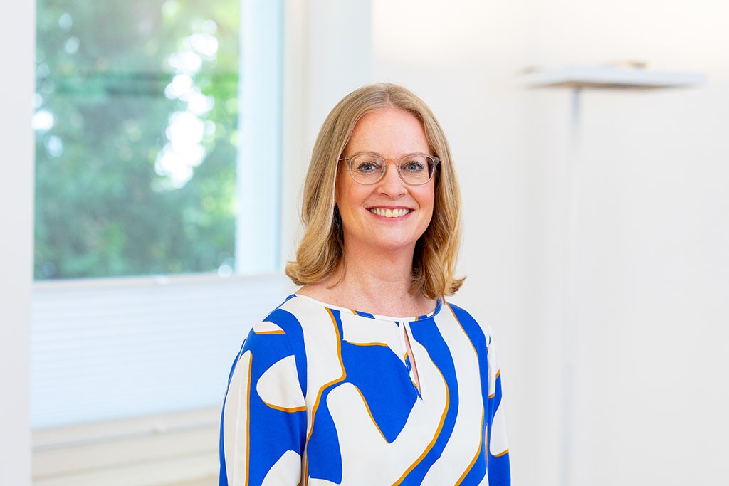 Hochwertiges klassisches Businessporträt in Köln mit natürlichem Licht für Personal Branding