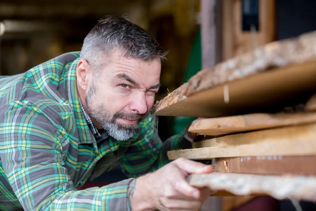 Porträt in Köln - Businesfootgraf Manfred Daams fotografiert einen Mitarbeiter