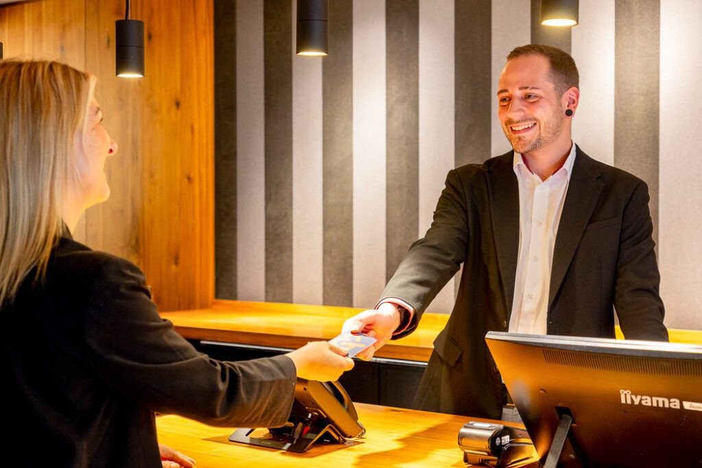 Hotelfotografie - Mann in der lobby