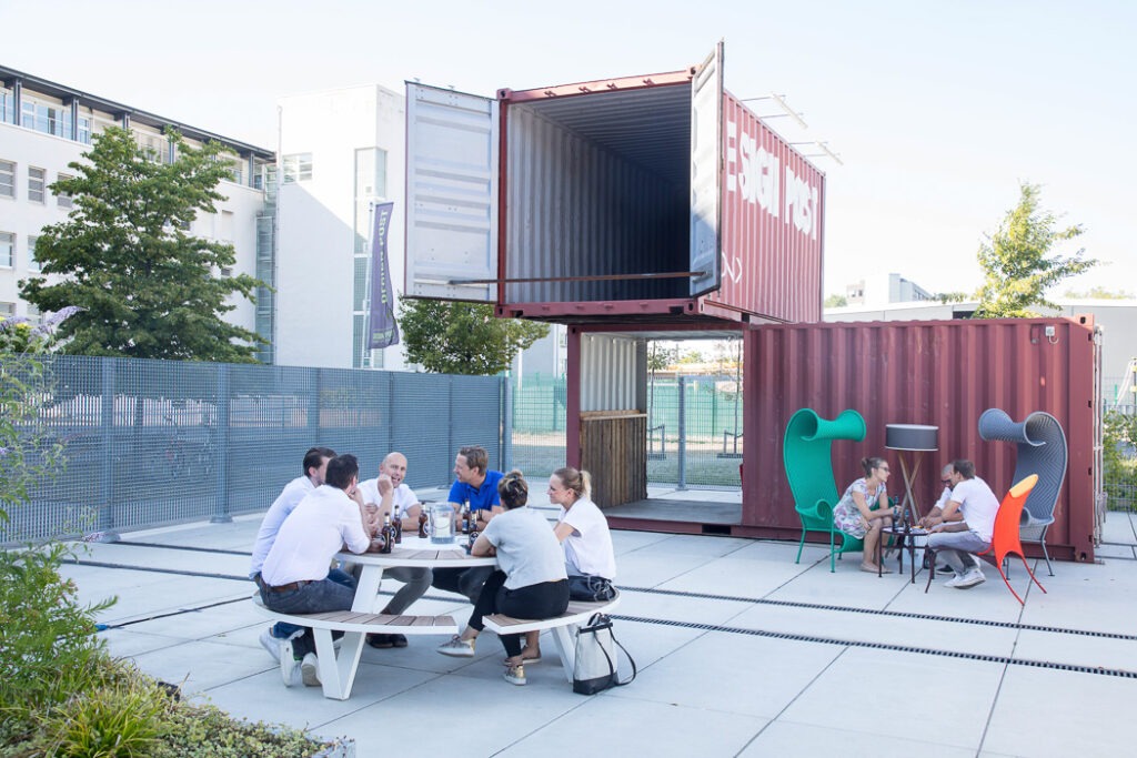 Desgin Post Shooting - Menschen essen