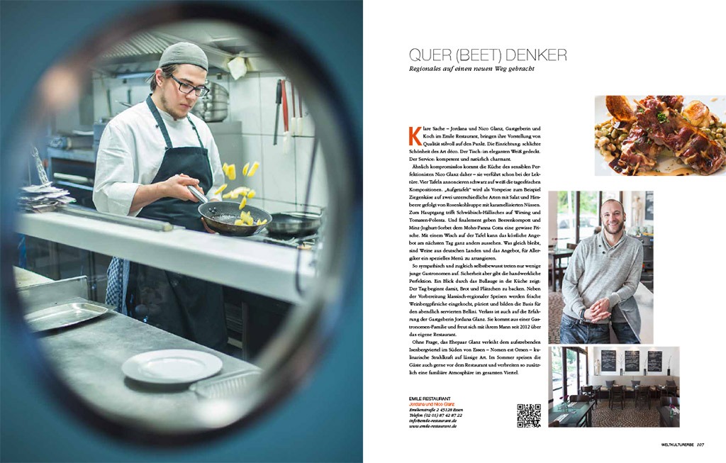 Koch wird durch ein Schlüsselloch fotografiert